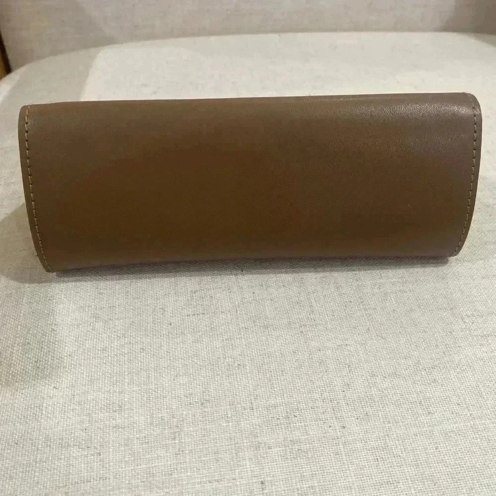 New Burberry Large Sunglasses Case - Picture 7 of 8